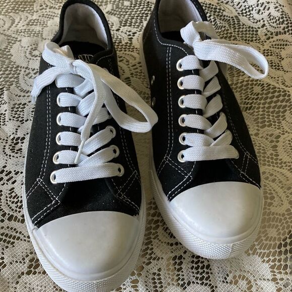 Bobbie Brooks sneakers Size 6 - Picture 4 of 11